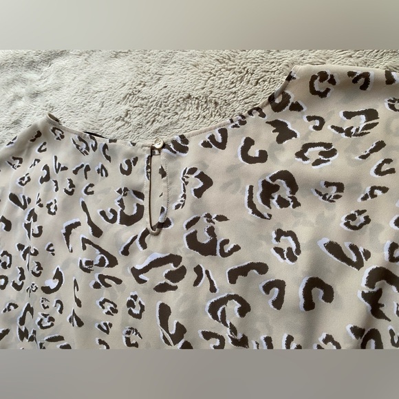 BCBG MaxAzria Jayne Leopard Blouse 🐾 - Picture 9 of 10